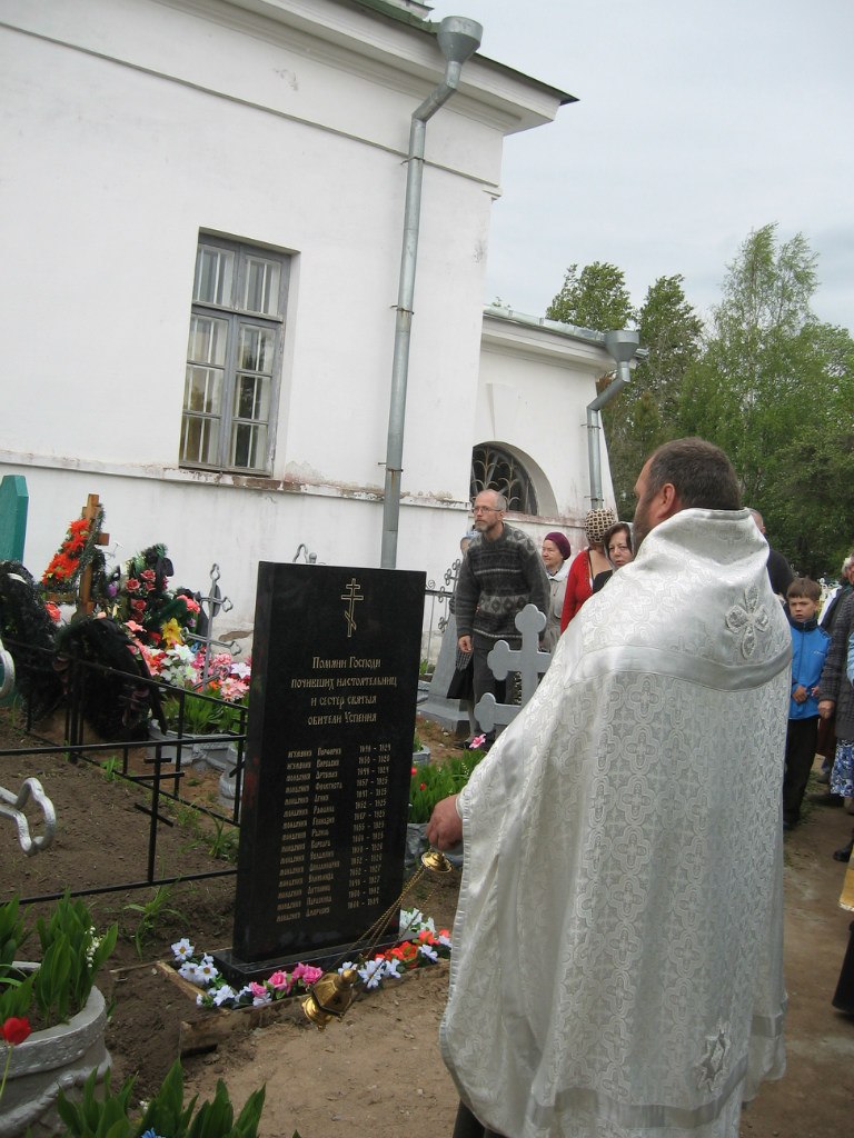 Радоница 2012 г. Церковь св.Алексия Человека Божия.
